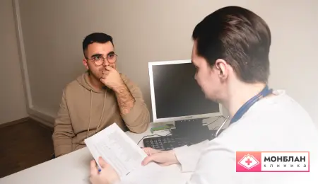 Пациент беседует с врачом